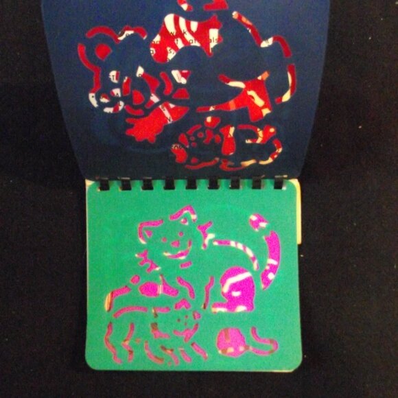 LARGE LOT OF STENCILS - Picture 9 of 15